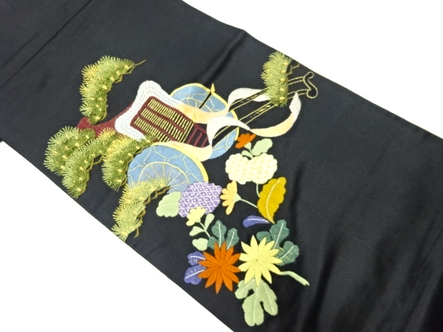 アンティーク　繻子地御所車に松・菊模様刺繍袋帯（着用可）